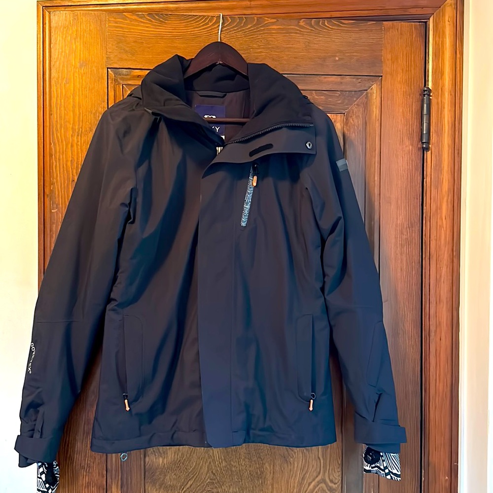 Roxy Gore Tex snow jacket like new! Size women’s XS. Ski or snowboard 🏂 🎿⛷️🚡